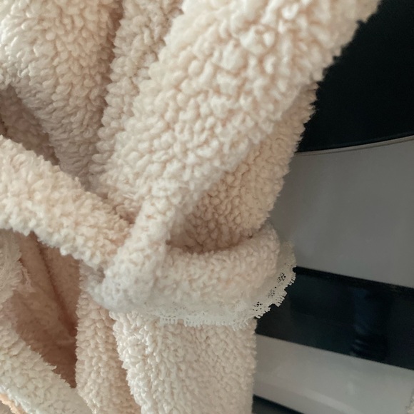 Fancy Ruffled Robe! - Picture 10 of 14